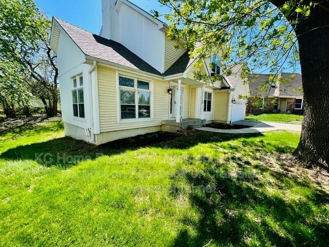 Building Photo - 1109 E Sleepy Hollow Dr