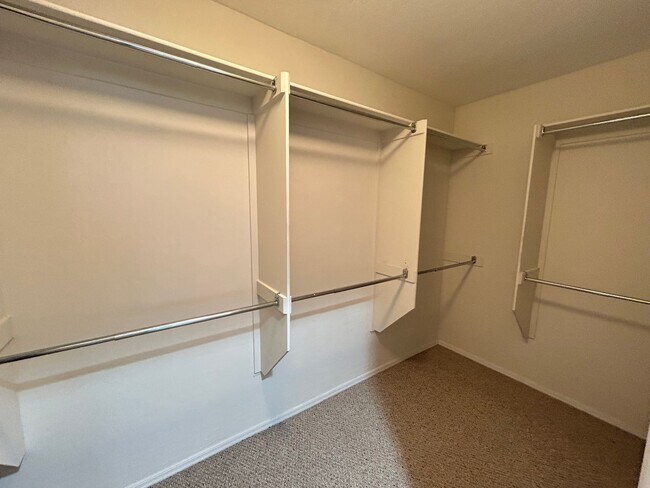 Building Photo - Gated 3-Bedroom 3-Bathroom Home in Southwest!