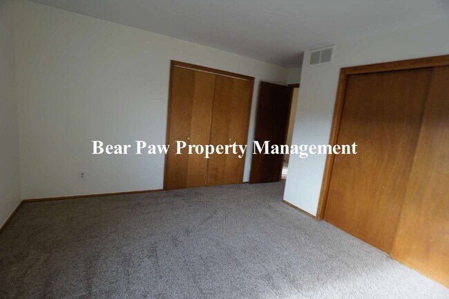 Building Photo - Cute Condo in North Evergreen!