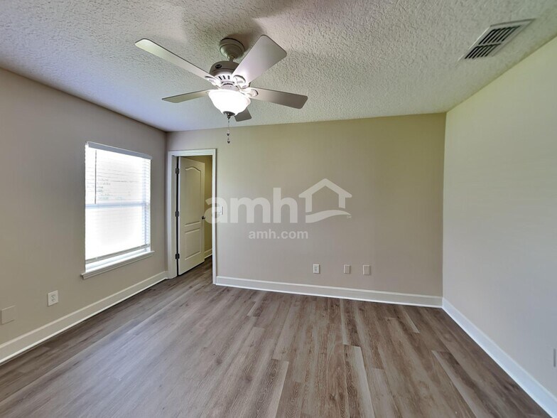Building Photo - 908 Athlone Ln