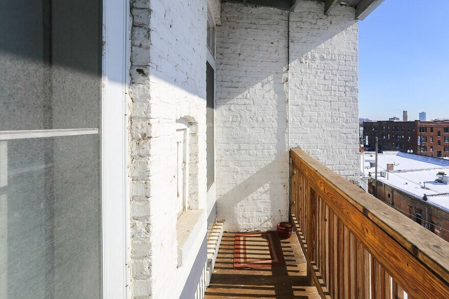 Building Photo - 4806 N Paulina St