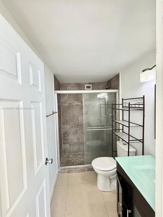 Building Photo - 801 Brickell Bay Dr