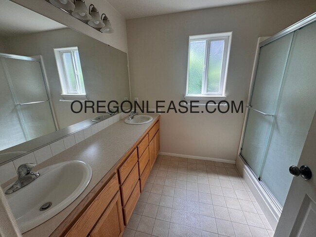 Building Photo - West Eugene 3 bedroom 2 bath home