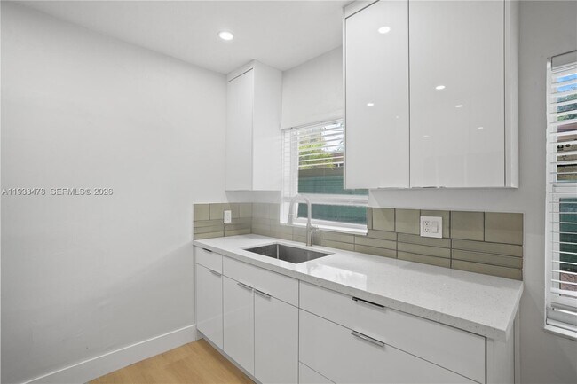 Building Photo - 550 NE 68th St