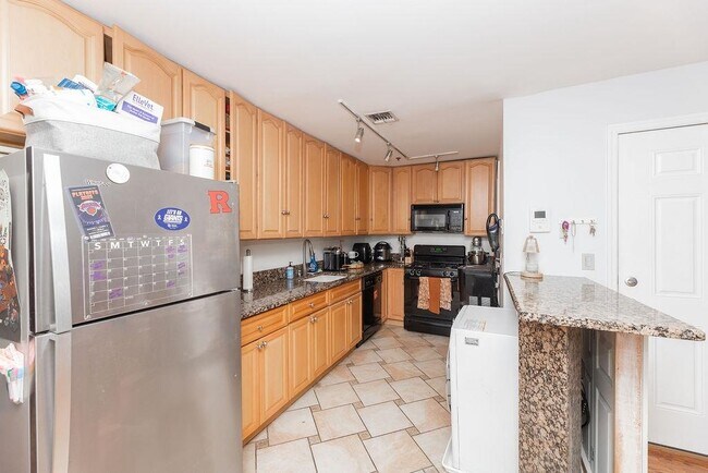 Building Photo - 354 3rd St
