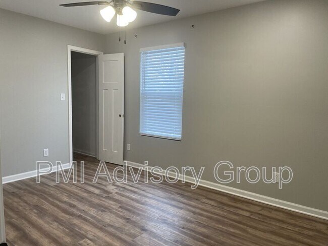 Building Photo - 7416 SW 27th St