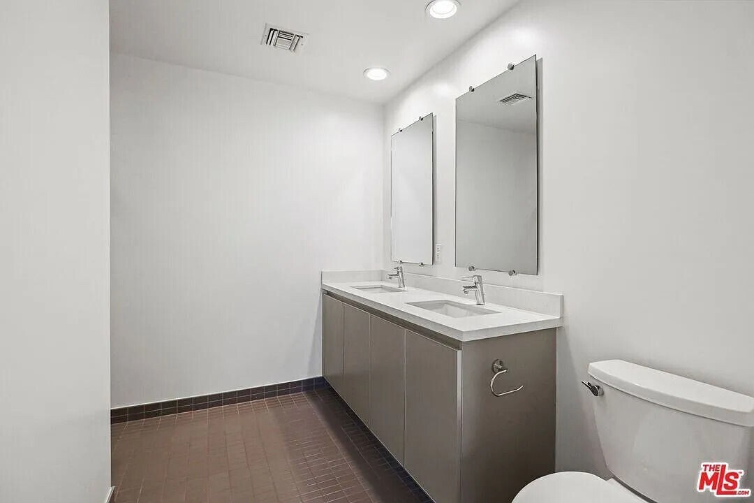 Building Photo - 5308 Sepulveda Blvd