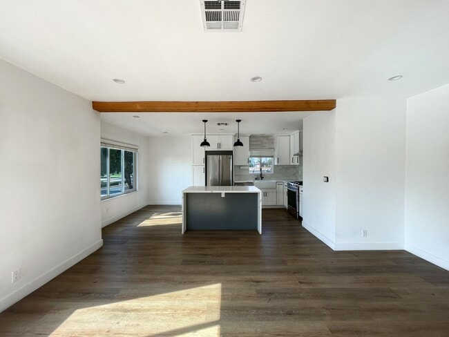 Building Photo - 13053 Venice Blvd