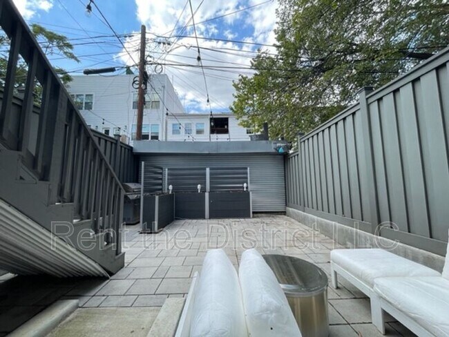 Building Photo - 1316 Staples St NE