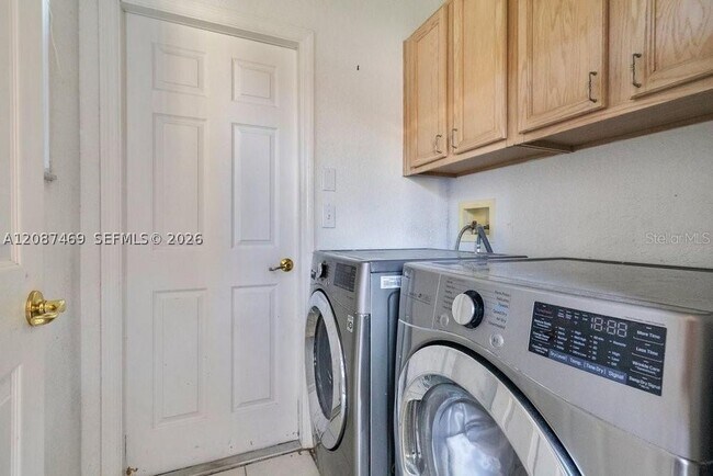 Building Photo - 321 Corvina Dr
