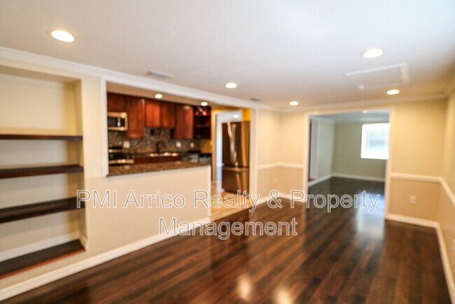 Building Photo - 4419 W Euclid Ave