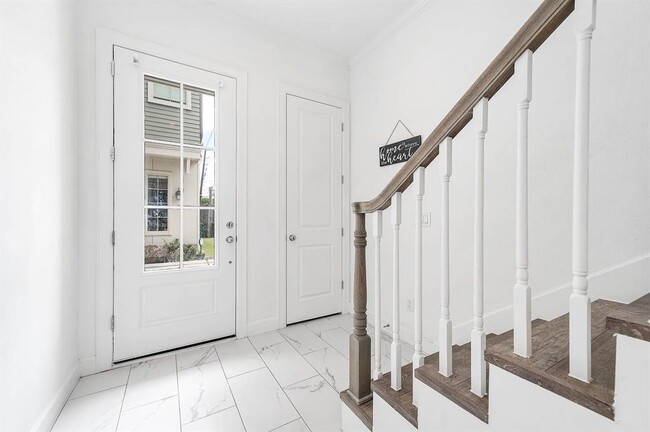 Building Photo - 2103 Naomi St