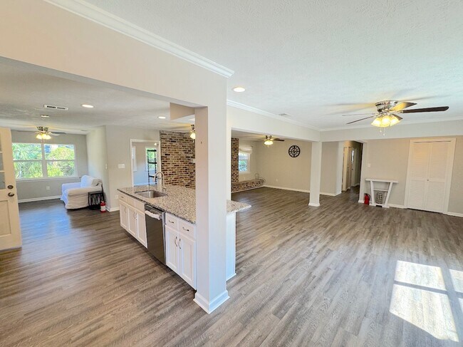 Building Photo - 9 Mistletoe Ct