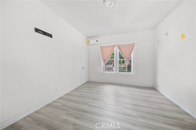 Building Photo - 220 E Kingsley Ave