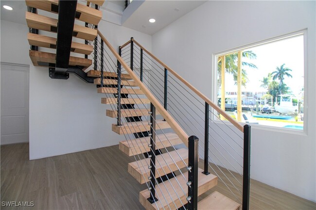 Building Photo - 4879 Esplanade St