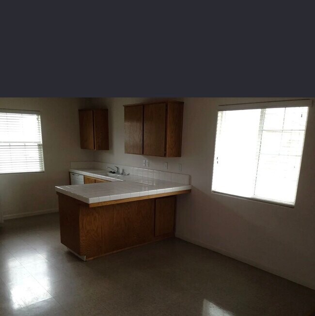 Building Photo - Lark  4 Plex