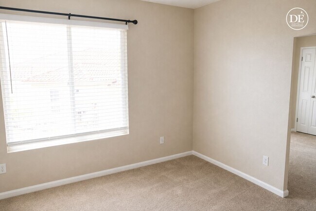 Building Photo - 565 Lands End Way