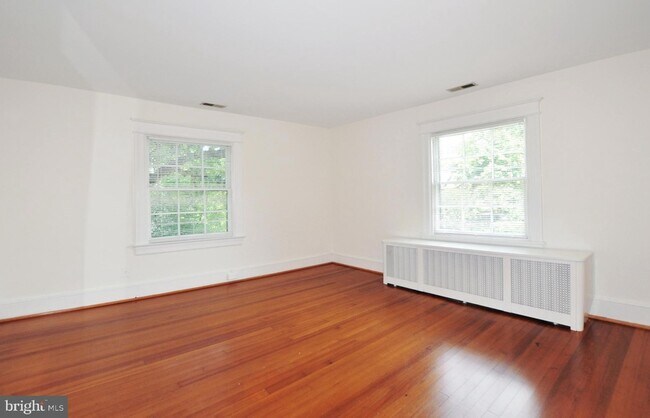 Building Photo - 3752 Kanawha St NW