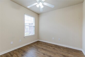 Building Photo - 255a Ravenwood Blvd