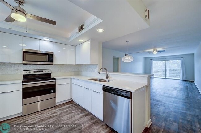 Building Photo - 4401 Martinique Ct
