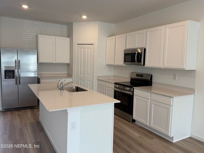 Building Photo - 3978 Mid Century St