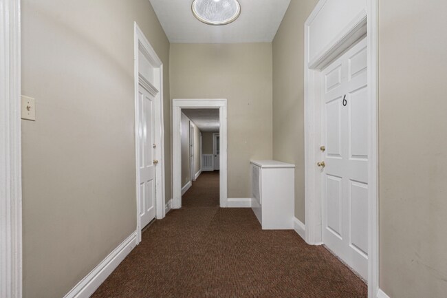 Building Photo - 1357 Park St