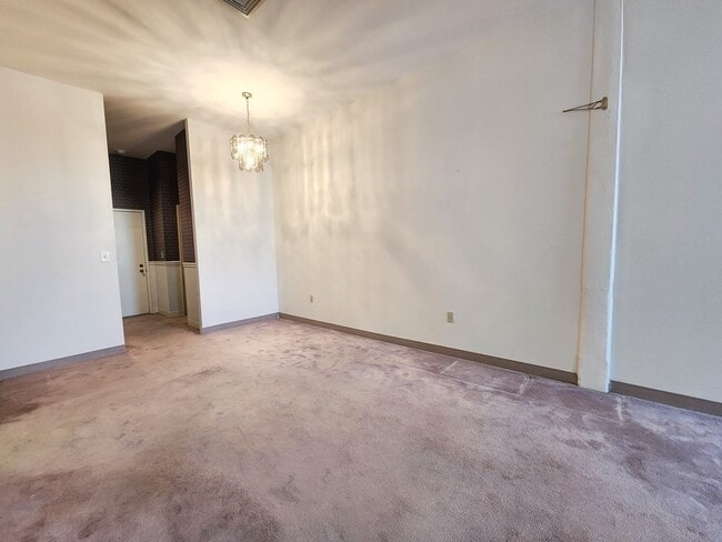 Building Photo - 10 Weston Ave