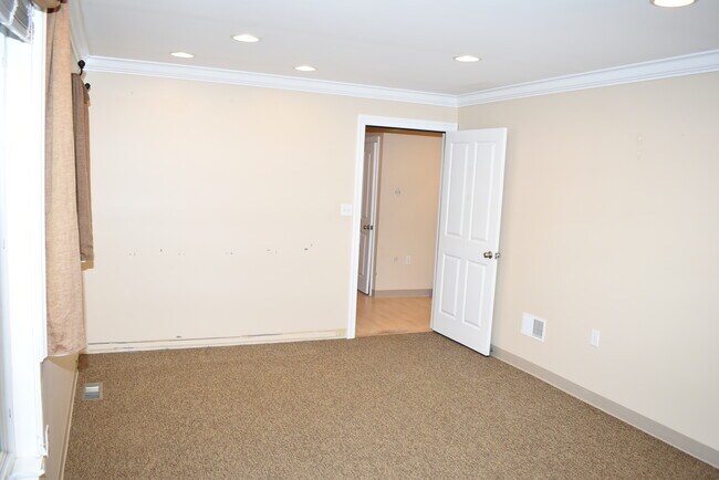 Building Photo - 72 Campbell Mill Rd