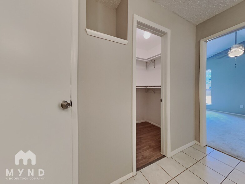 Building Photo - 10826 Riana Dr