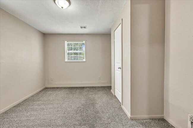 Building Photo - 1536 SW 52nd St