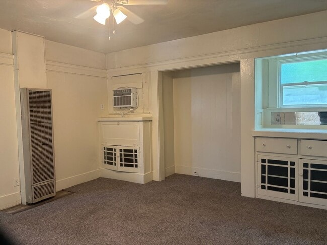 Building Photo - Affordable 1 bedroom 1 bathroom home on Marks and McKinley.