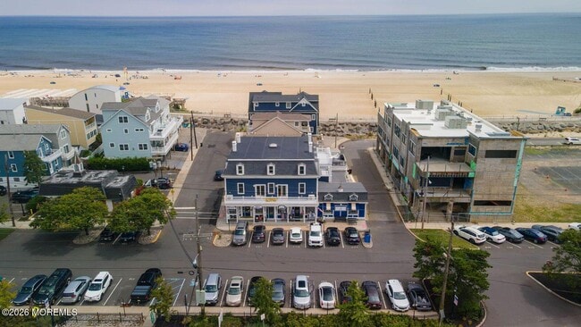 Building Photo - 1125 E Ocean Ave