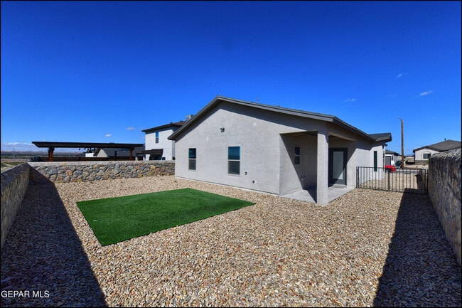 Building Photo - 552 Logwood Ave