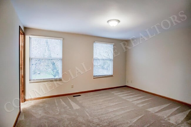 Building Photo - Beautiful 4 Bedroom Home near Mill Run