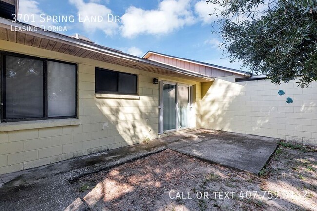 Building Photo - Charming 2 bedroom with many updates