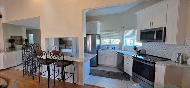 Building Photo - 1702 Castaway St