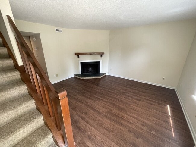 Building Photo - 5851 Shady Grove Cir