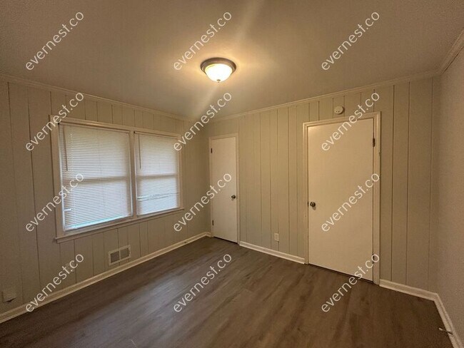 Building Photo - 2690 Lake Harbin Rd