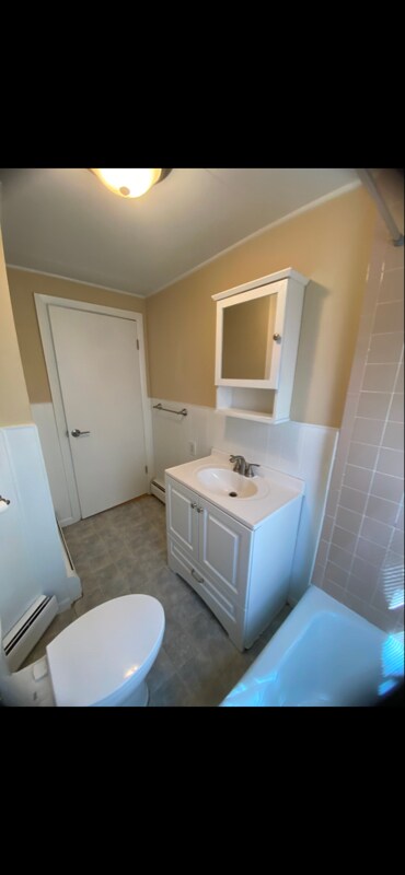 Building Photo - 44 Silver St