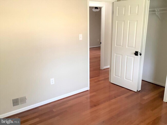 Building Photo - 9300 Southmoor Ct