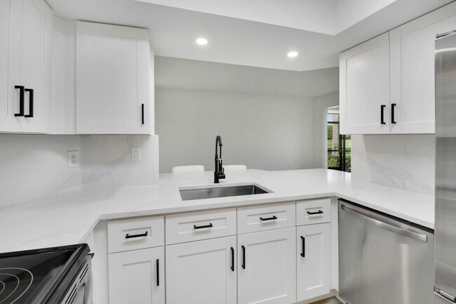 Building Photo - 7884 Seville Pl