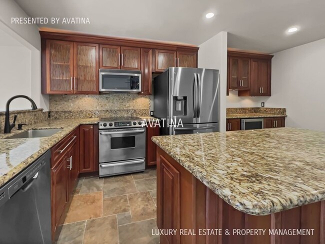 Building Photo - 6370 Hawaii Kai Dr