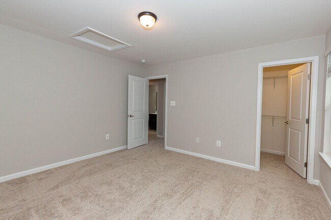 Building Photo - 5 Bed, 4.5 Bath Single Family Home in Step...
