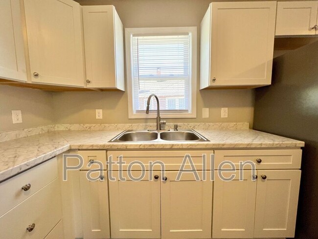Building Photo - 1754 Meadowbrook Terrace