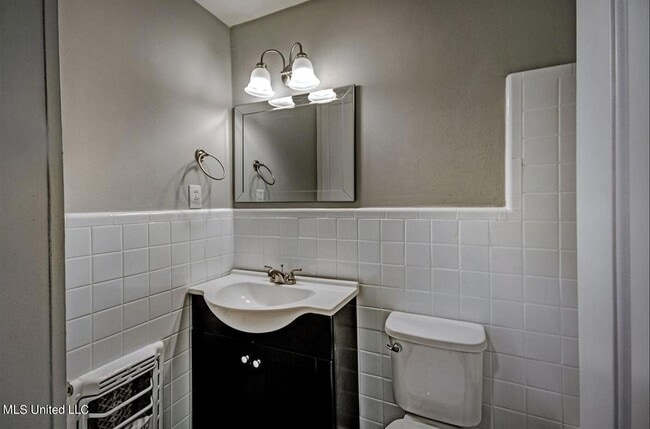 Building Photo - 361 Mary Ann Dr