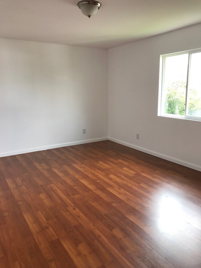 Building Photo - Spacious Dual-Unit Home in Prime Echo Park Location *Close to Dodger Stadium*