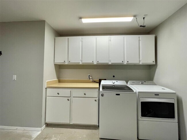 Building Photo - 21707 Country Park Ct
