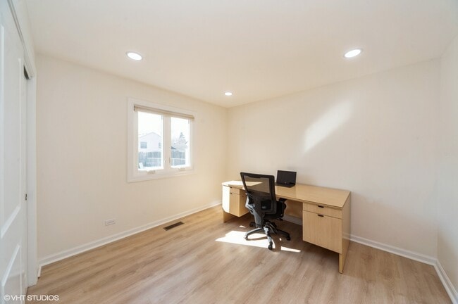 Building Photo - 301 Alice Ct