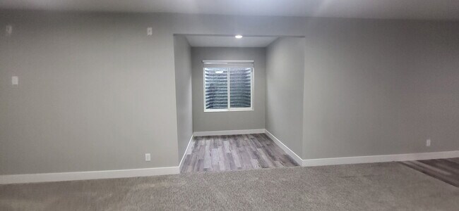 Building Photo - 393 S Cor Vw Dr