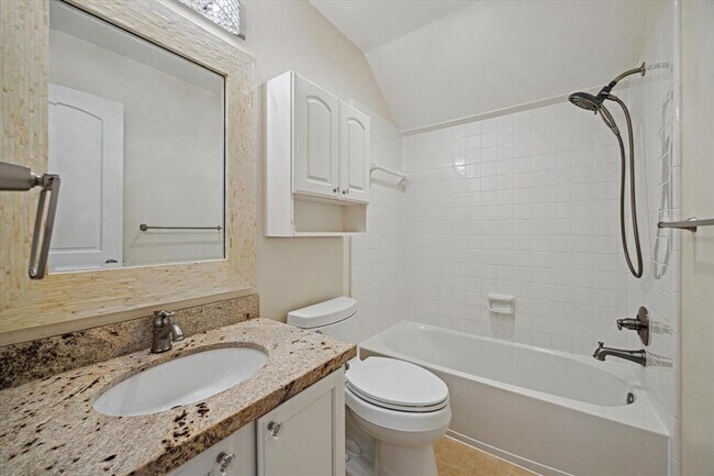 Building Photo - 1215 Campton Ct